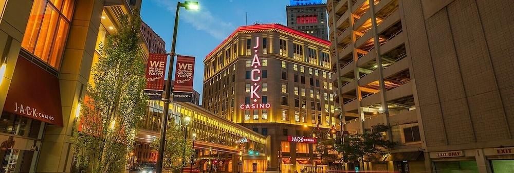 Hampton Inn & Suites Cleveland-Индипендънс Екстериор снимка