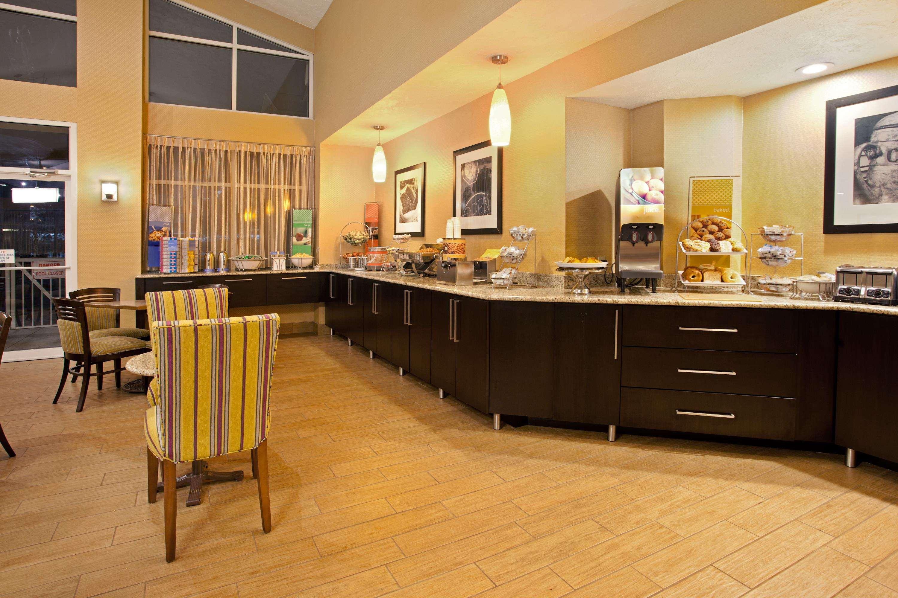 Hampton Inn & Suites Cleveland-Индипендънс Екстериор снимка