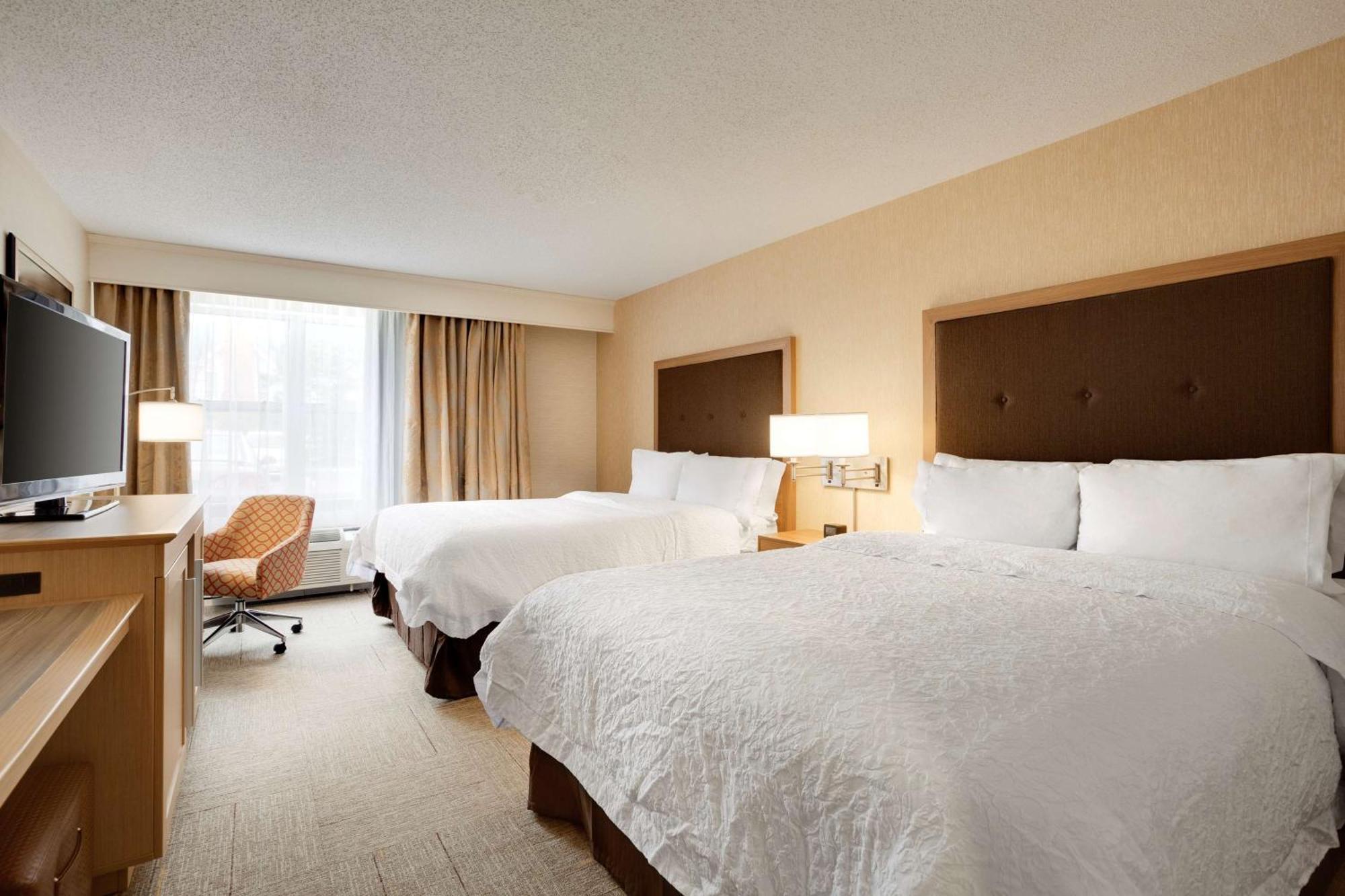 Hampton Inn & Suites Cleveland-Индипендънс Екстериор снимка