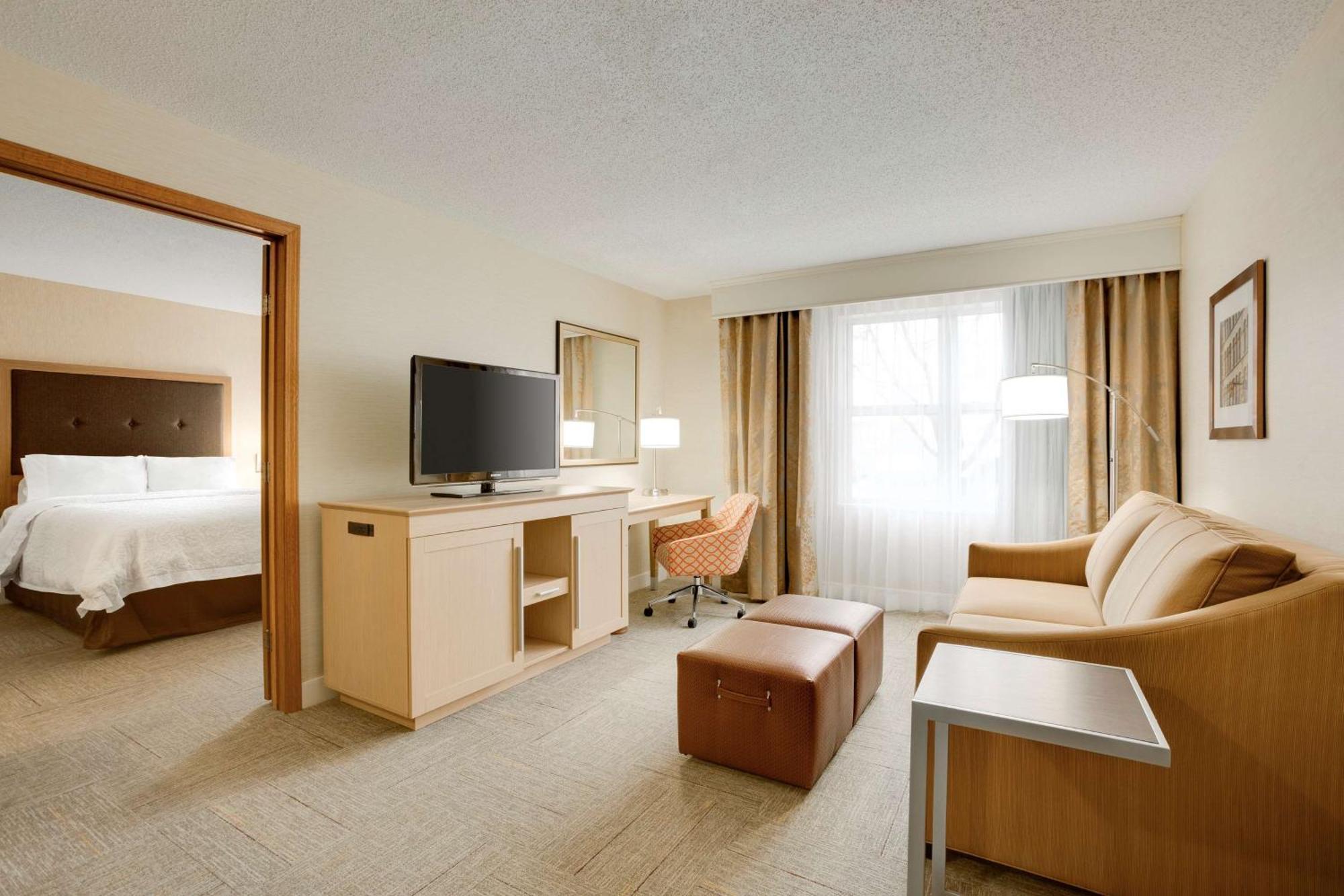 Hampton Inn & Suites Cleveland-Индипендънс Екстериор снимка