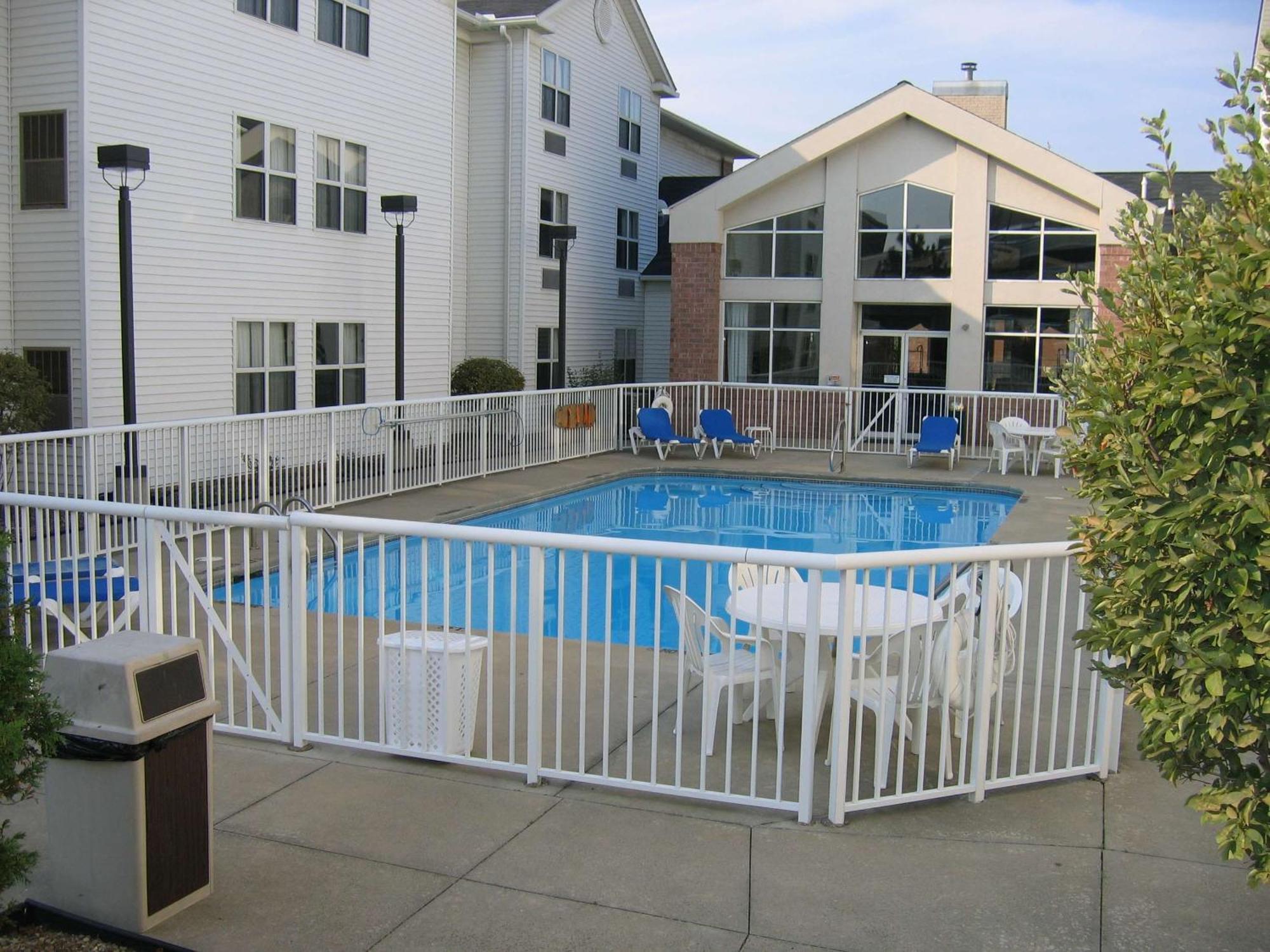 Hampton Inn & Suites Cleveland-Индипендънс Екстериор снимка