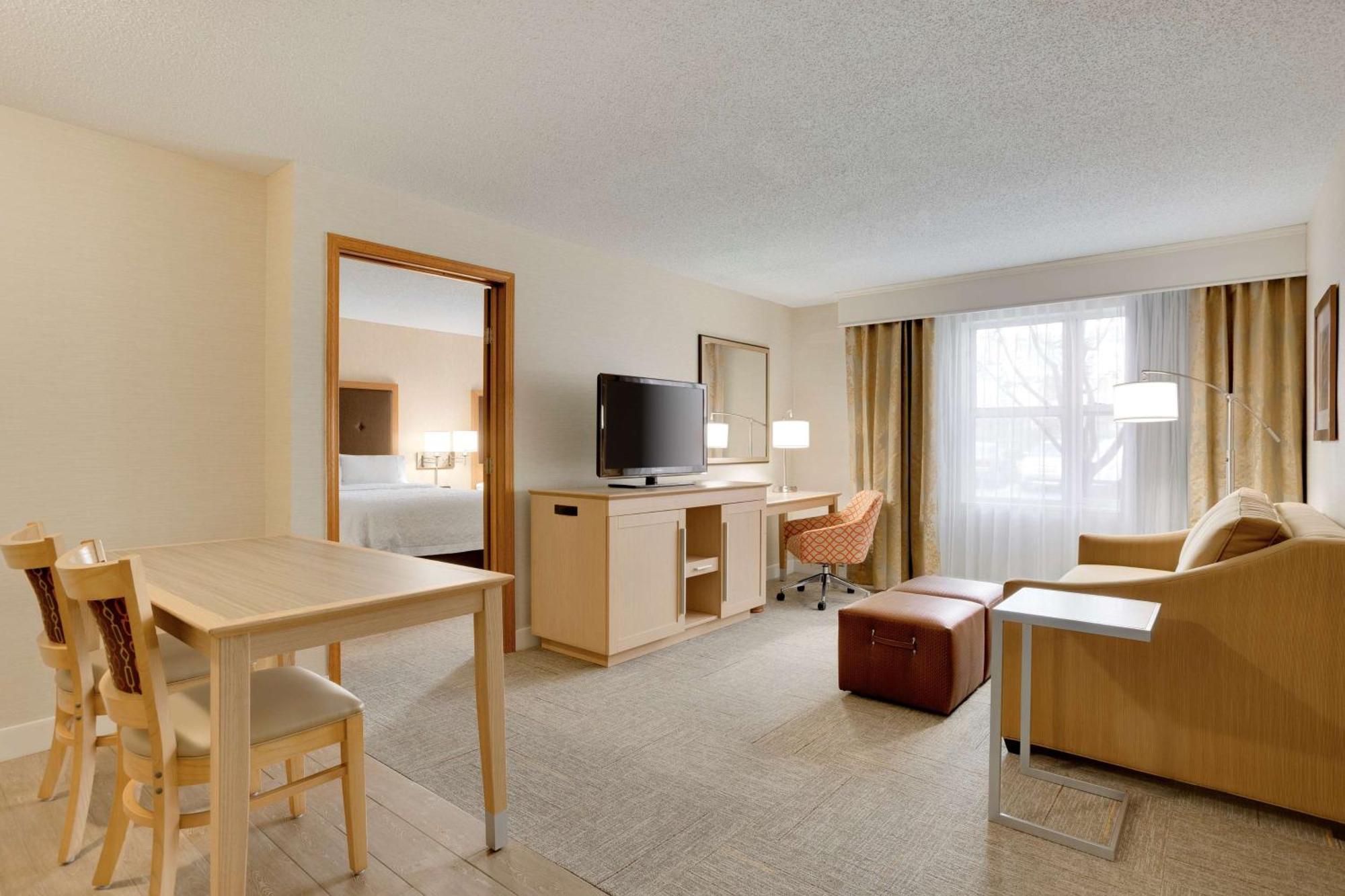 Hampton Inn & Suites Cleveland-Индипендънс Екстериор снимка