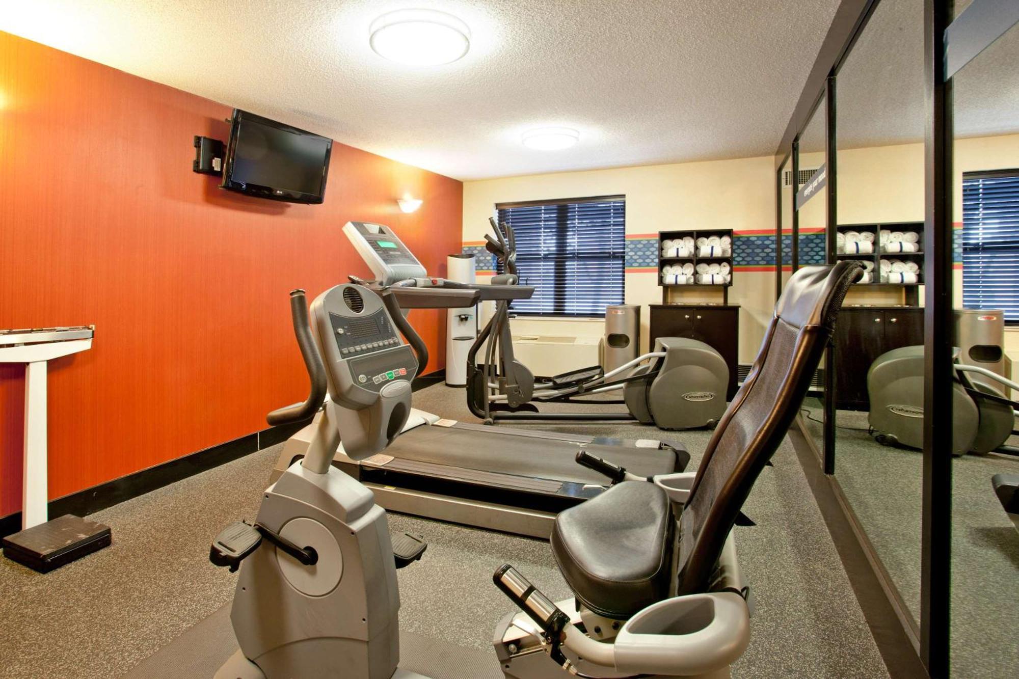 Hampton Inn & Suites Cleveland-Индипендънс Екстериор снимка