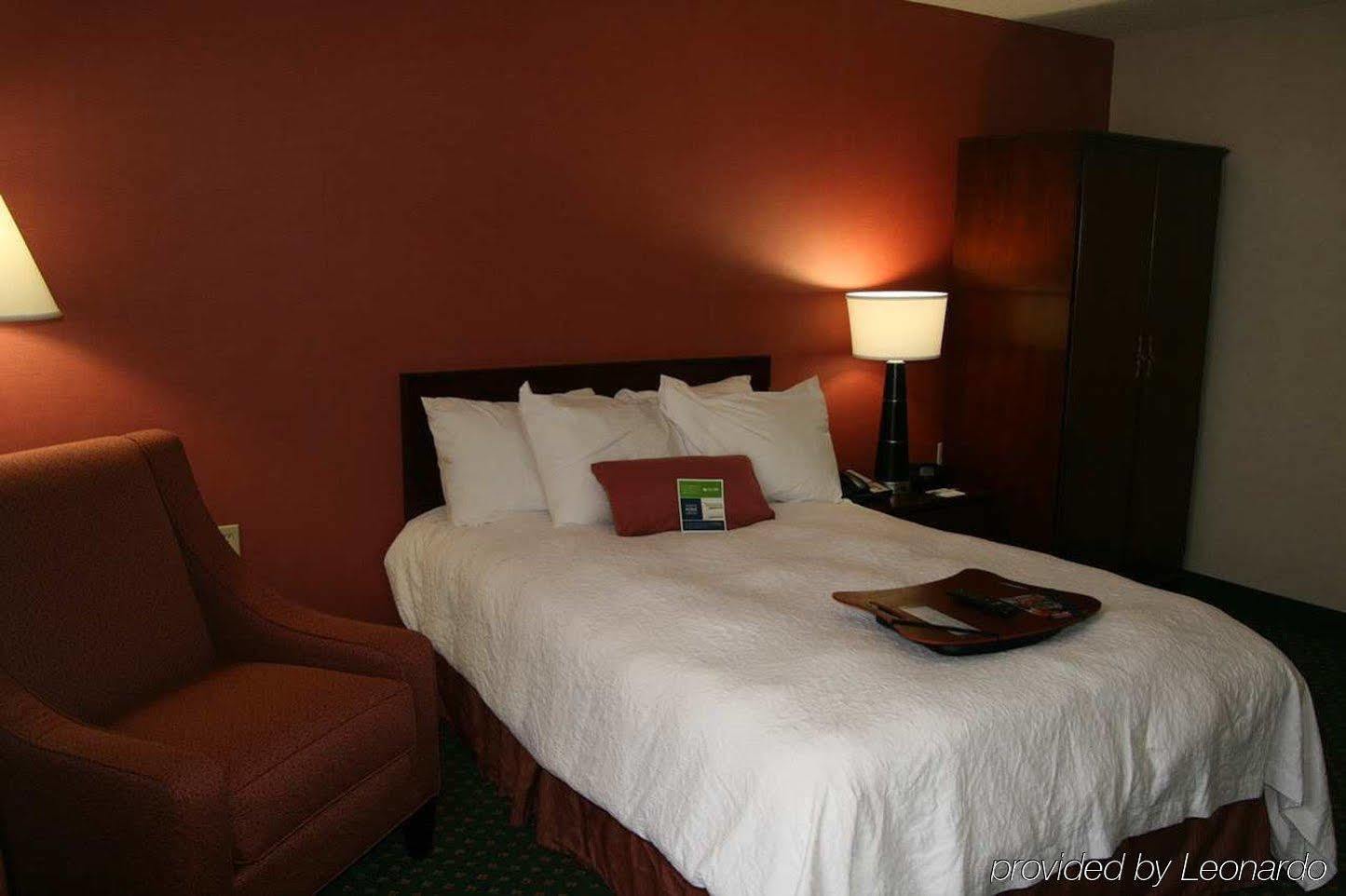 Hampton Inn & Suites Cleveland-Индипендънс Екстериор снимка